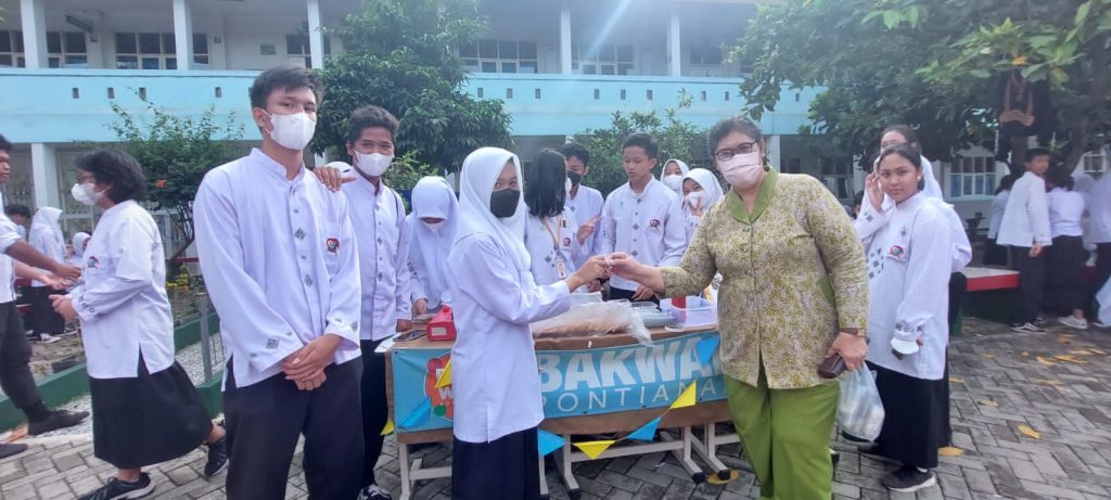 SMAN 6 Tangerang Selatan mengadakan acara Markey Day, 18 November 2022